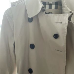 Burberry women’s classic trench coat
